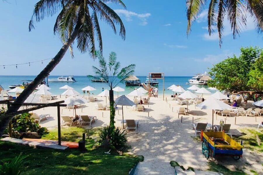 Luxury Beach Club - Image 3